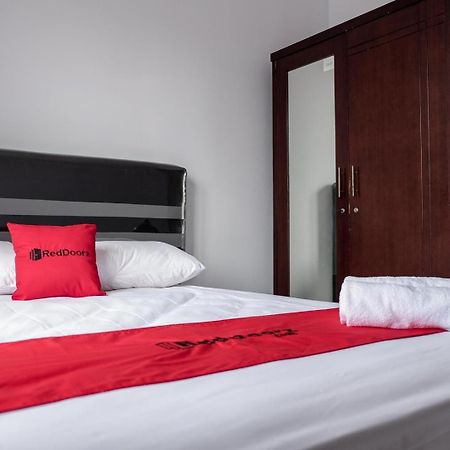 RedDoorz near Supermall Karawaci 2 Tangerang Esterno foto