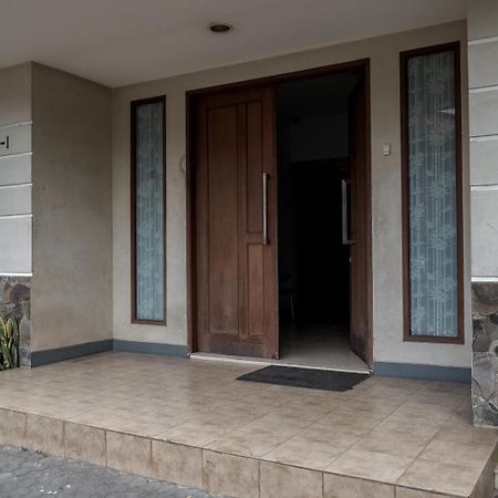 RedDoorz near Supermall Karawaci 2 Tangerang Esterno foto