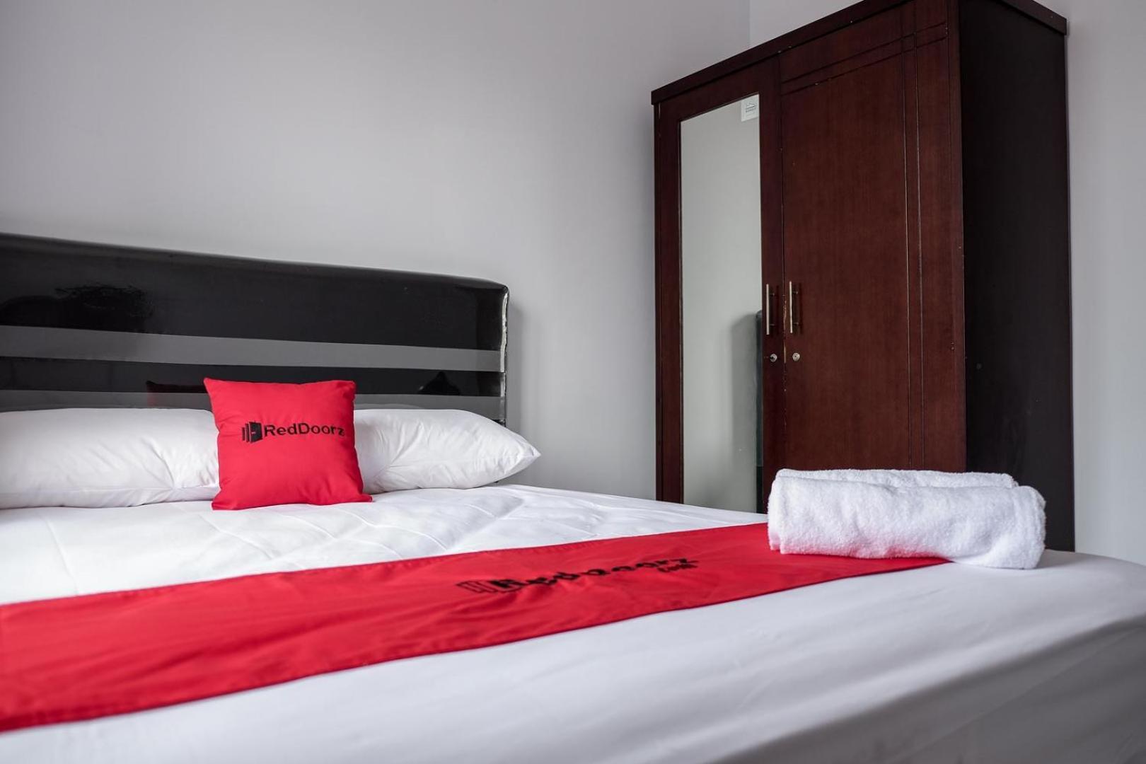 RedDoorz near Supermall Karawaci 2 Tangerang Esterno foto