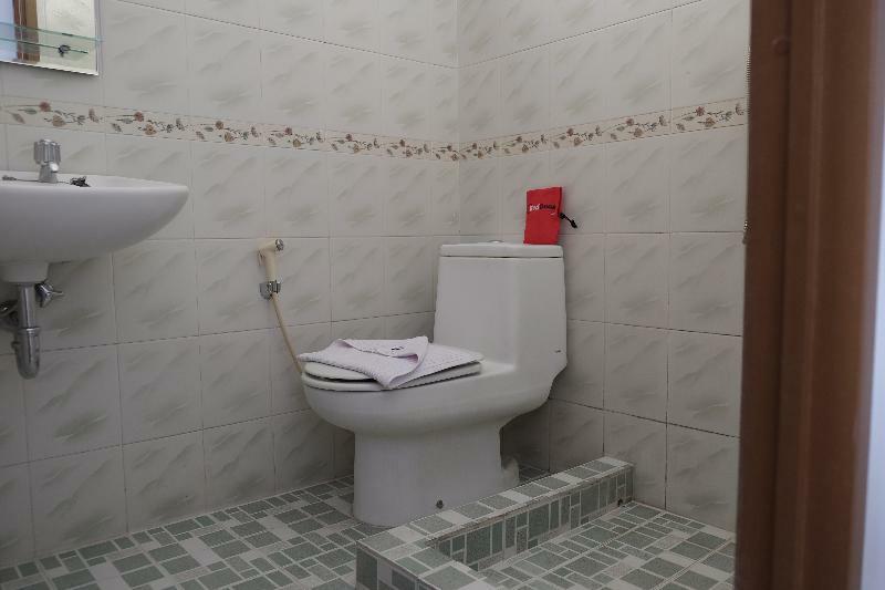 RedDoorz near Supermall Karawaci 2 Tangerang Esterno foto